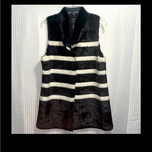 Black Label by Chico’s Black/White Striped Faux Fur Snap Chico’s 0 S Mint!.